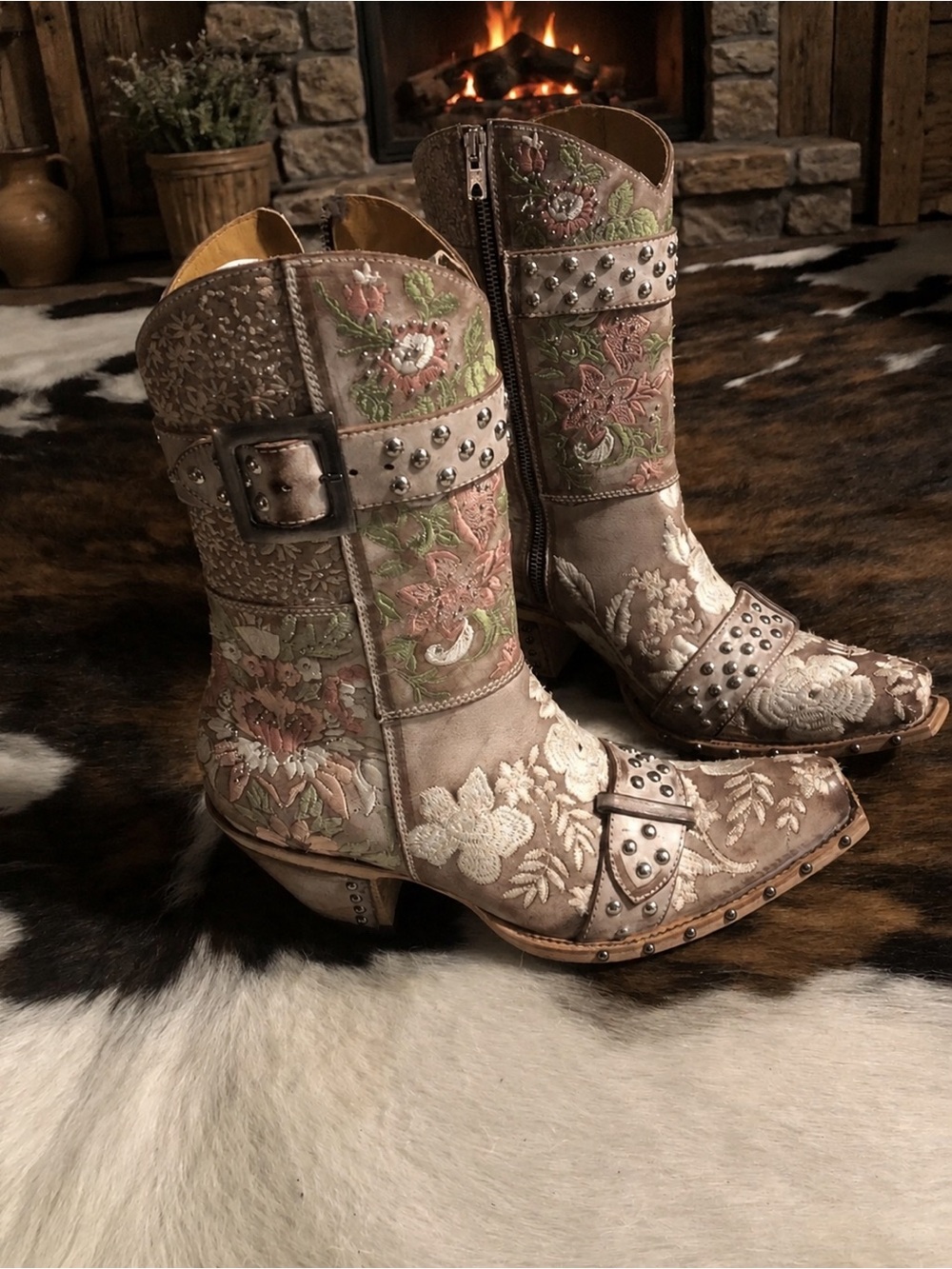 Rare Old Gringo Floral Embroidered Studded Boots 8.5B Never Worn